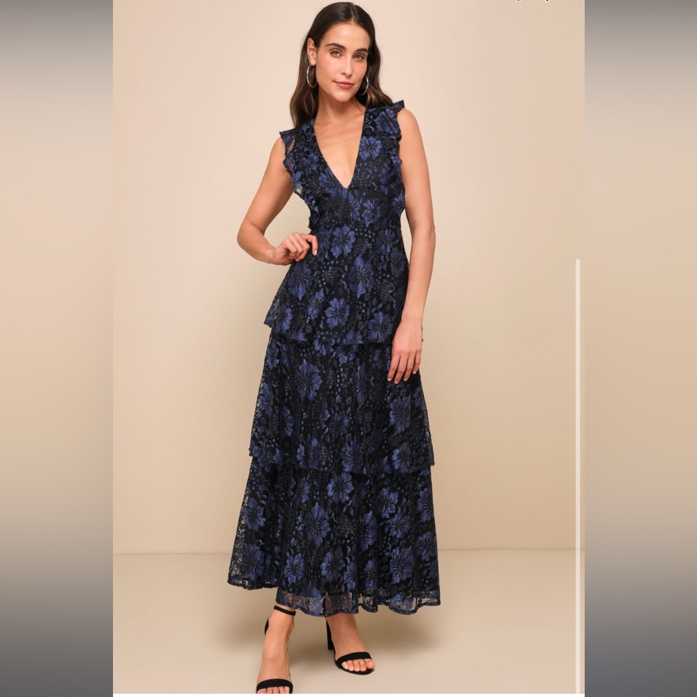 Molinetto Navy Blue Lace
Ruffled Tiered Sleeveless
Maxi Dress
Size L